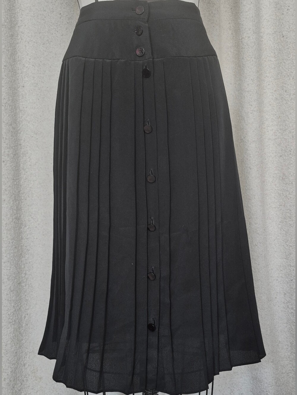 80s Vintage Black Pleated Lightweigh Skirt